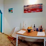 Дом отдыха Spacious Entire - Sicilian Design - By Sea With Garden & Parking Ачи Костелло