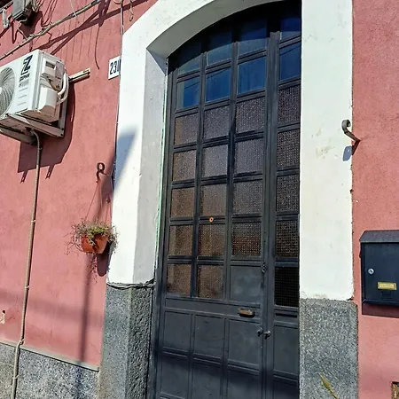 Дом отдыха Spacious Entire - Sicilian Design - By Sea With Garden & Parking Ачи Костелло